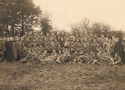 Солун 1918. Српски добровољци са британским официрима на Солунском фронту.