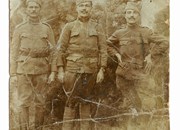 Фотографија - Милинковић Живана Милорад, каплар, у средини ( са ратним друговима )
