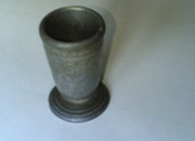 Предмет: ракијска чаша Живана М.Живадиновића ,направљена од артиљеријског зрна 