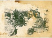 Фото разгледница - Влада Фредић (у средини), нишки апотекар, са војницима